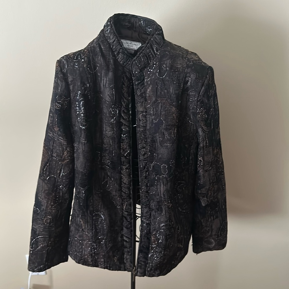 Jacket brown/black/silver threading'